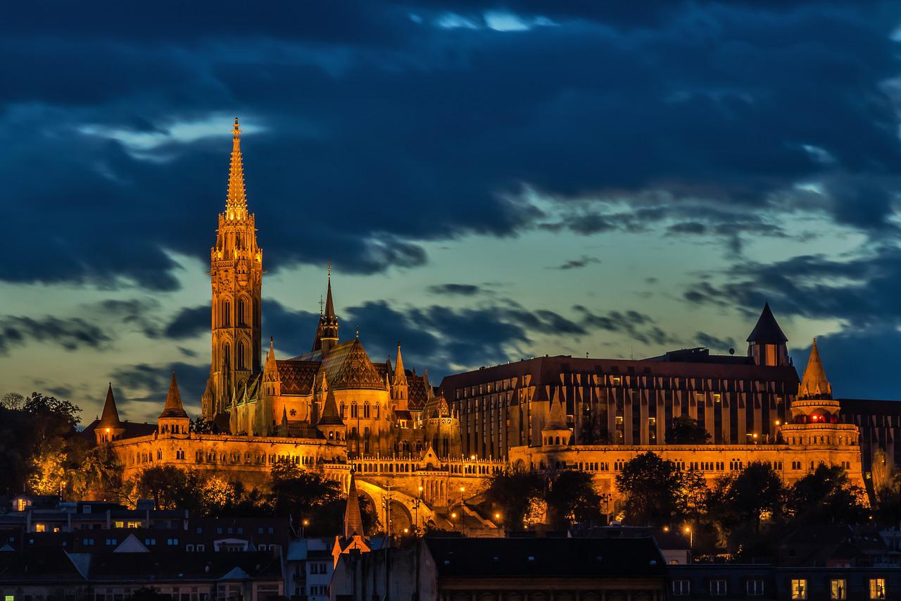 Budapest Church Architecture Lights  - Bergadder / Pixabay